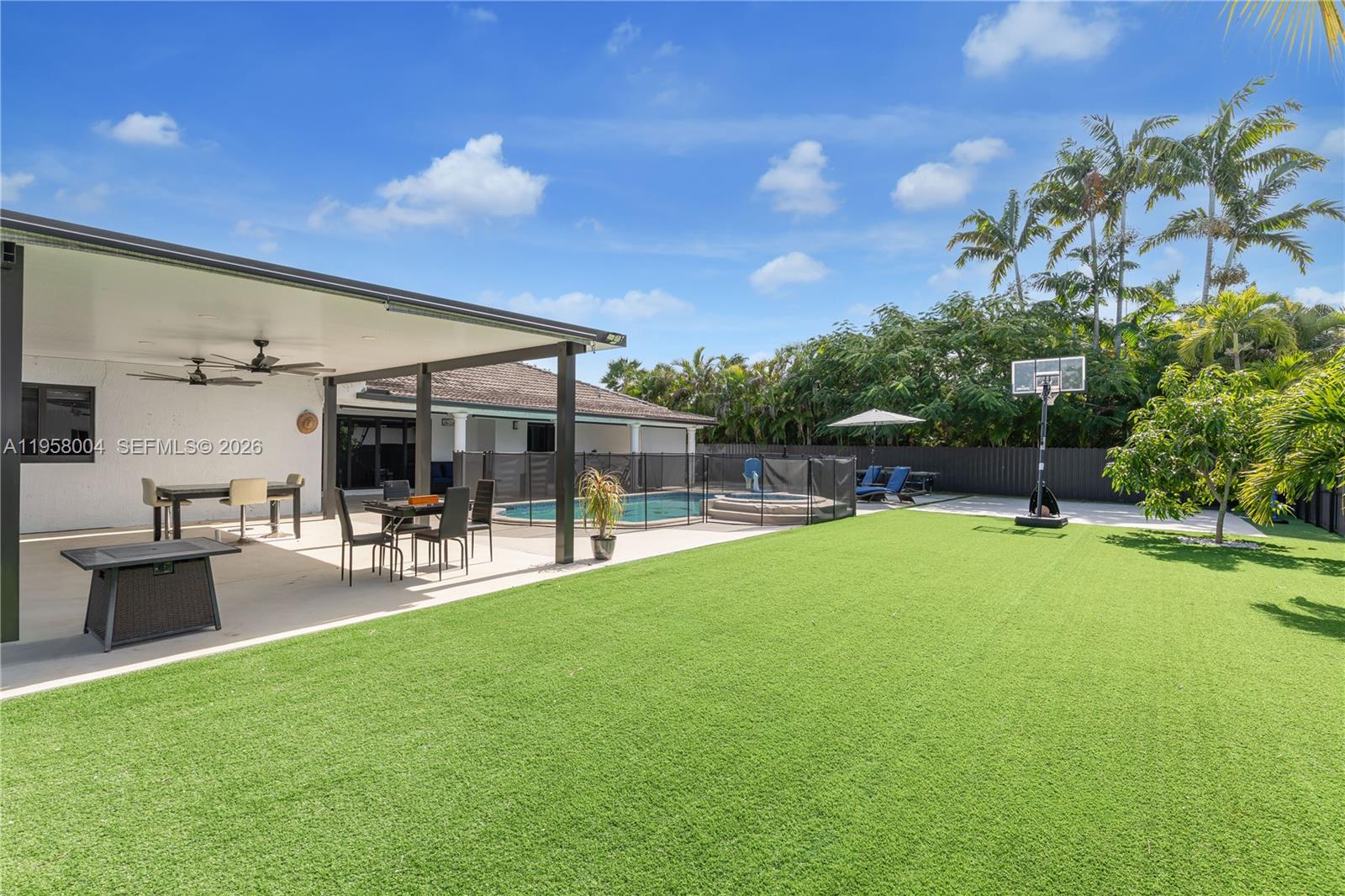 VALENCIA GROVES ESTATES - Residential