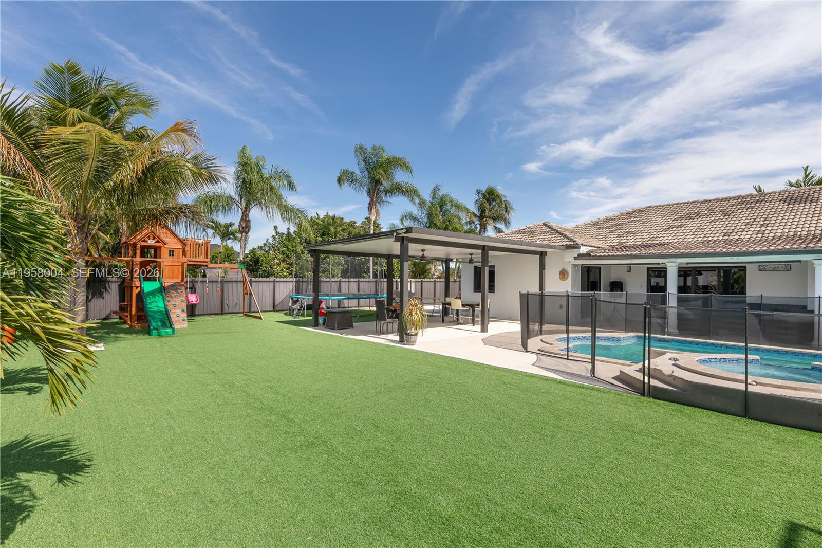 VALENCIA GROVES ESTATES - Residential