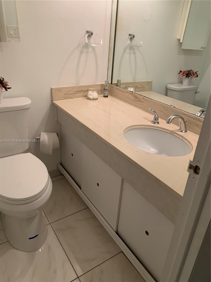 HEMISPHERES CONDO - Residential Lease
