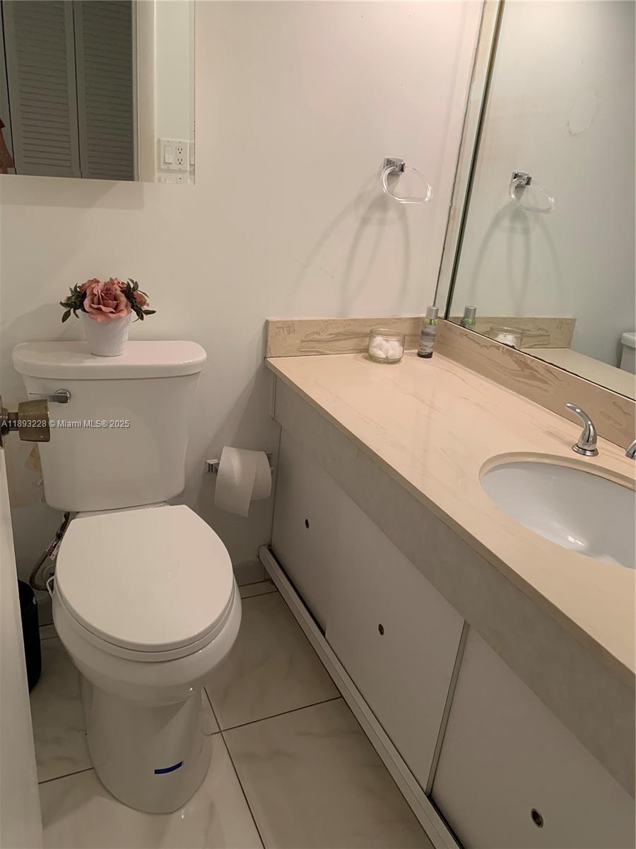 HEMISPHERES CONDO - Residential Lease