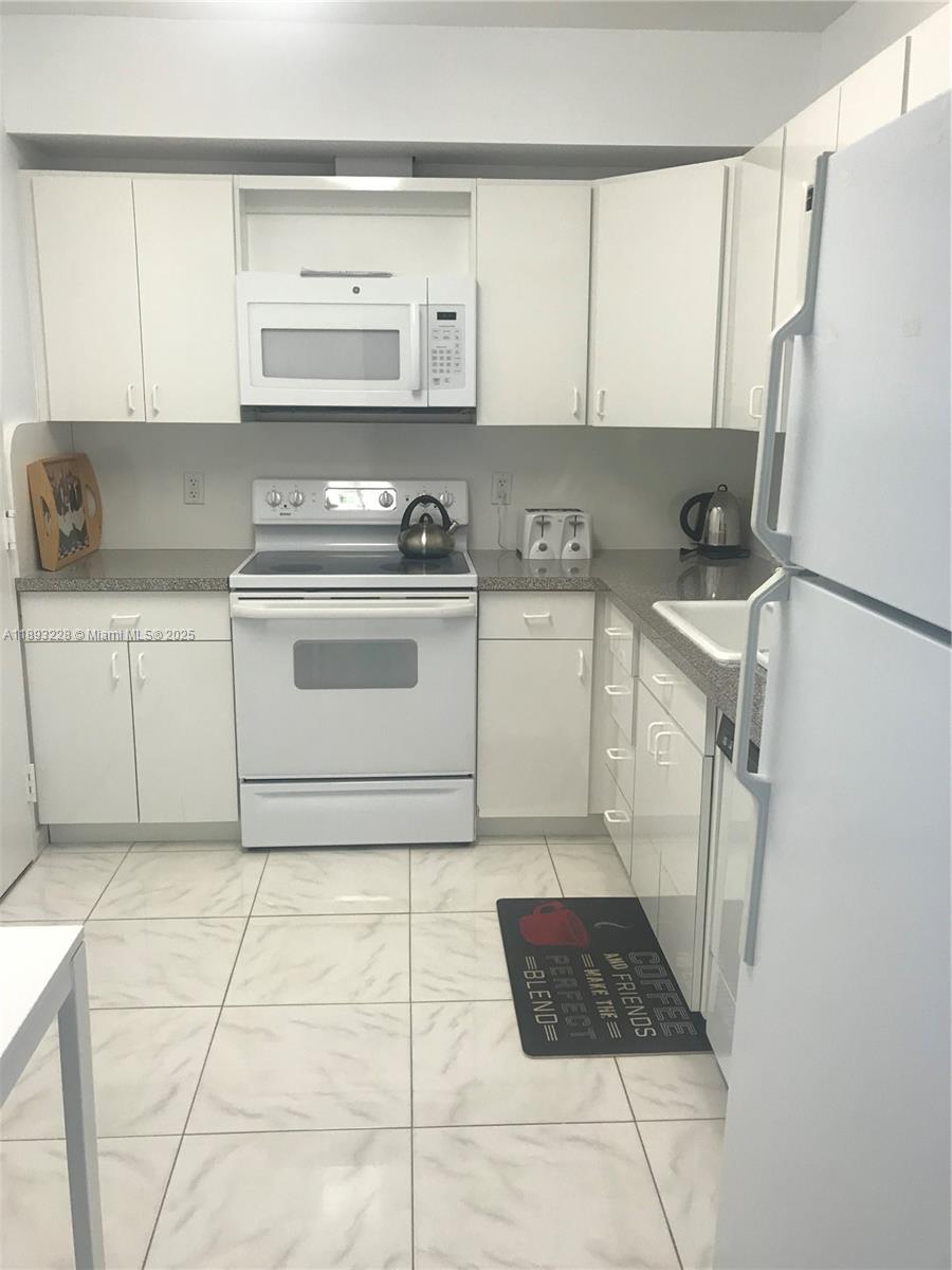 HEMISPHERES CONDO - Residential Lease