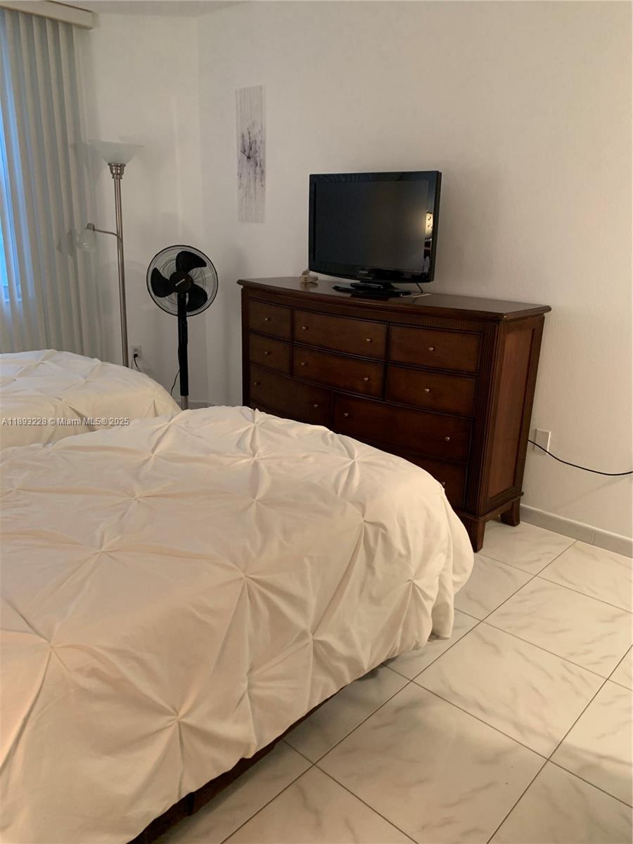 HEMISPHERES CONDO - Residential Lease