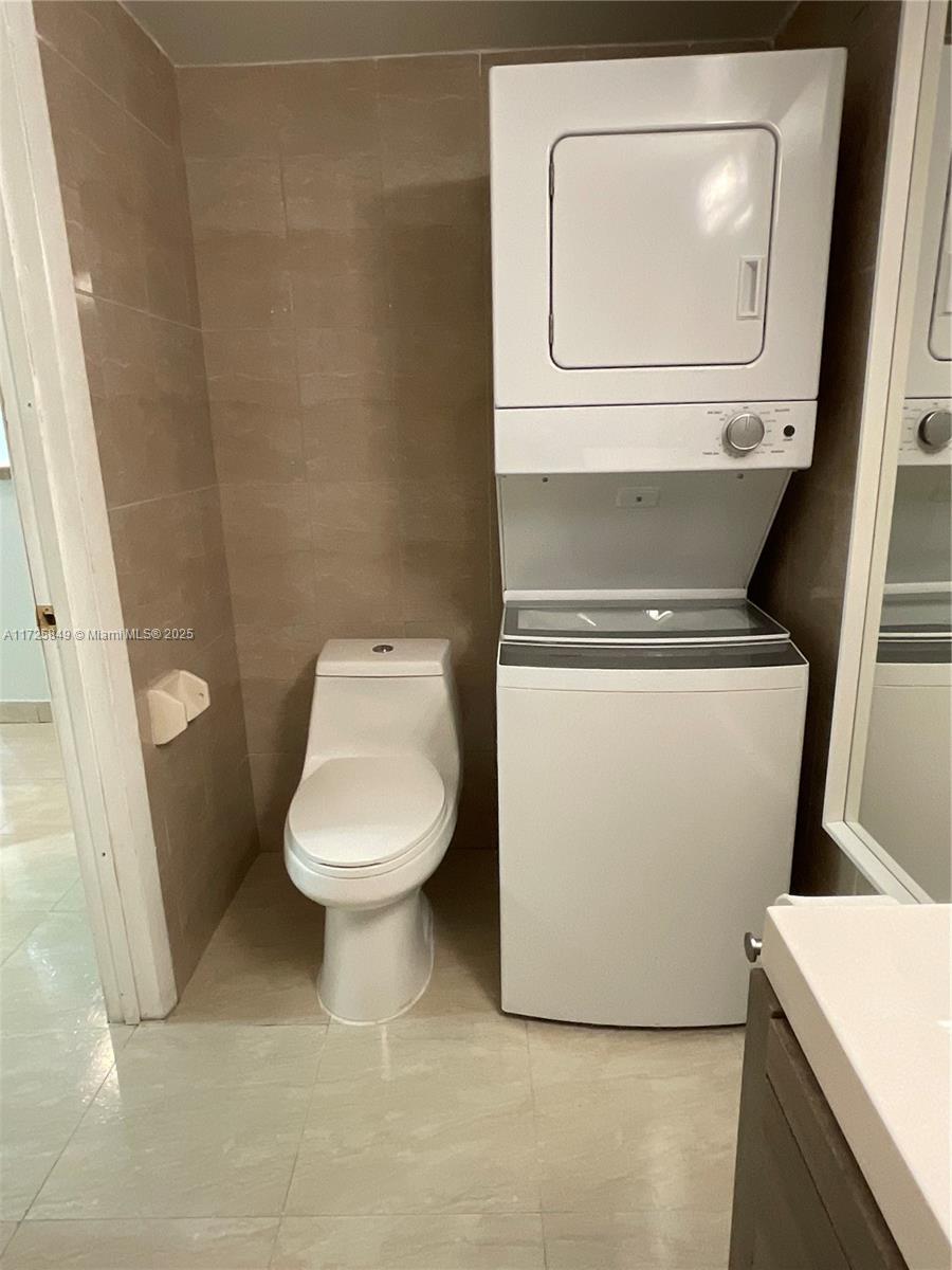 BISCAYNE POINT CONDO - Residential