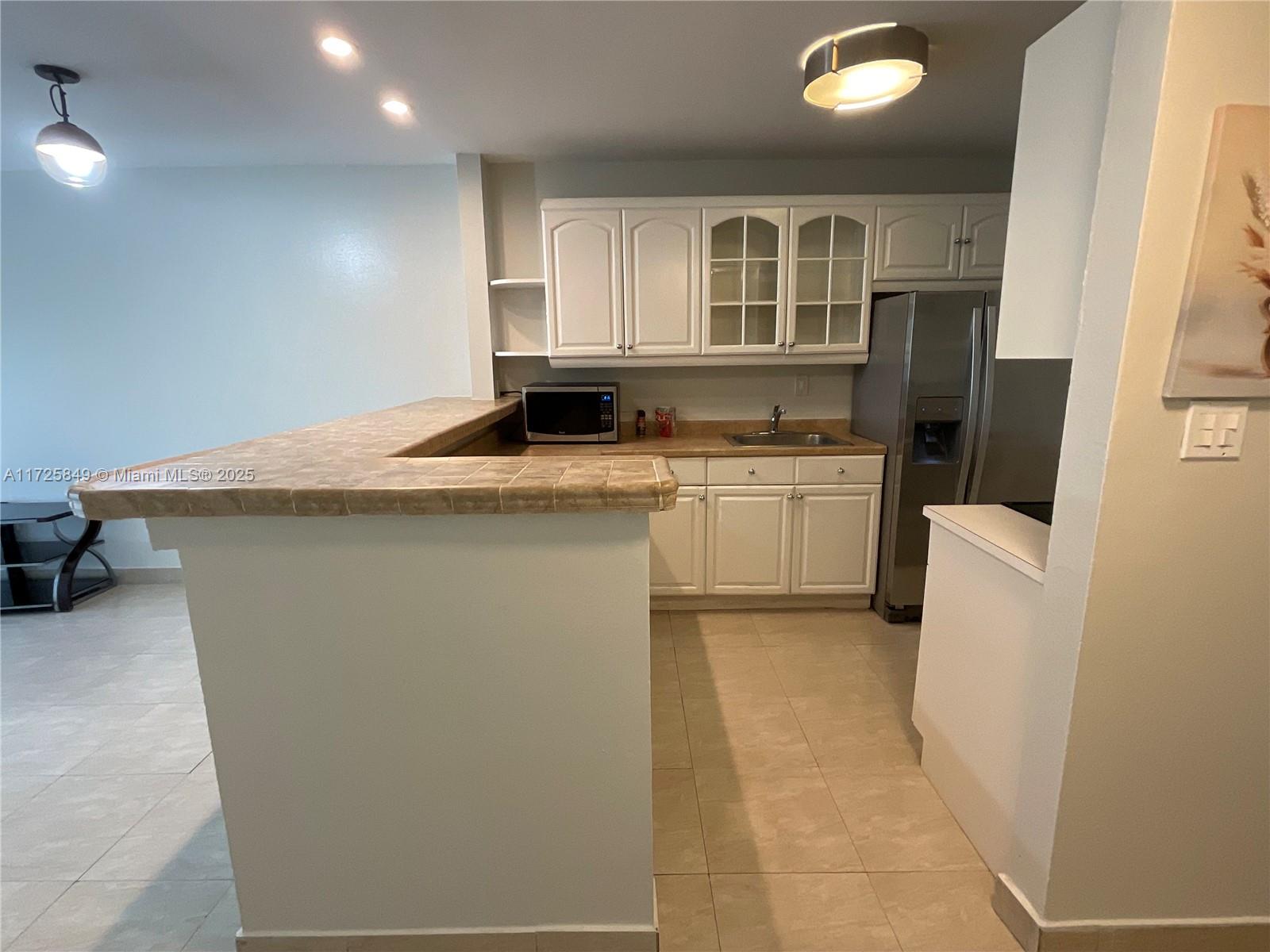 BISCAYNE POINT CONDO - Residential