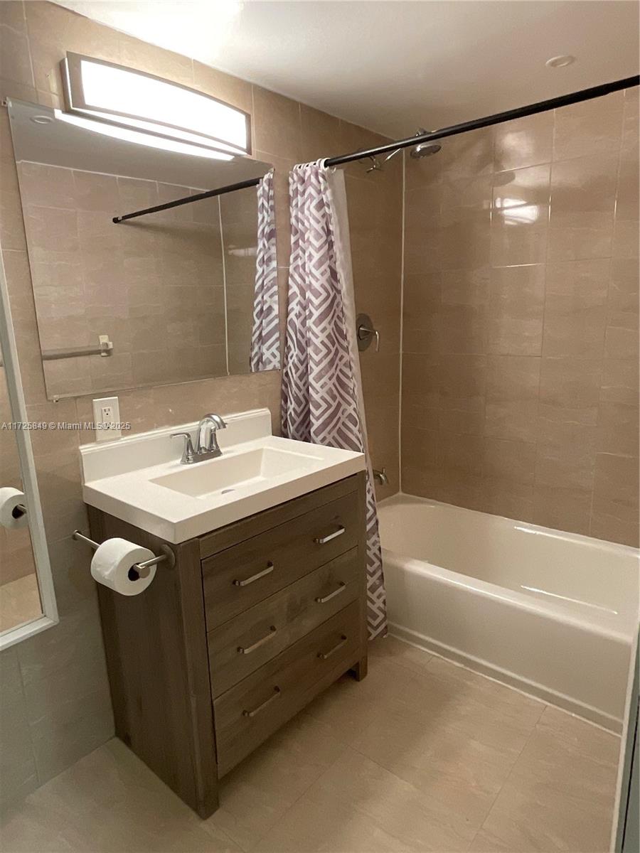 BISCAYNE POINT CONDO - Residential