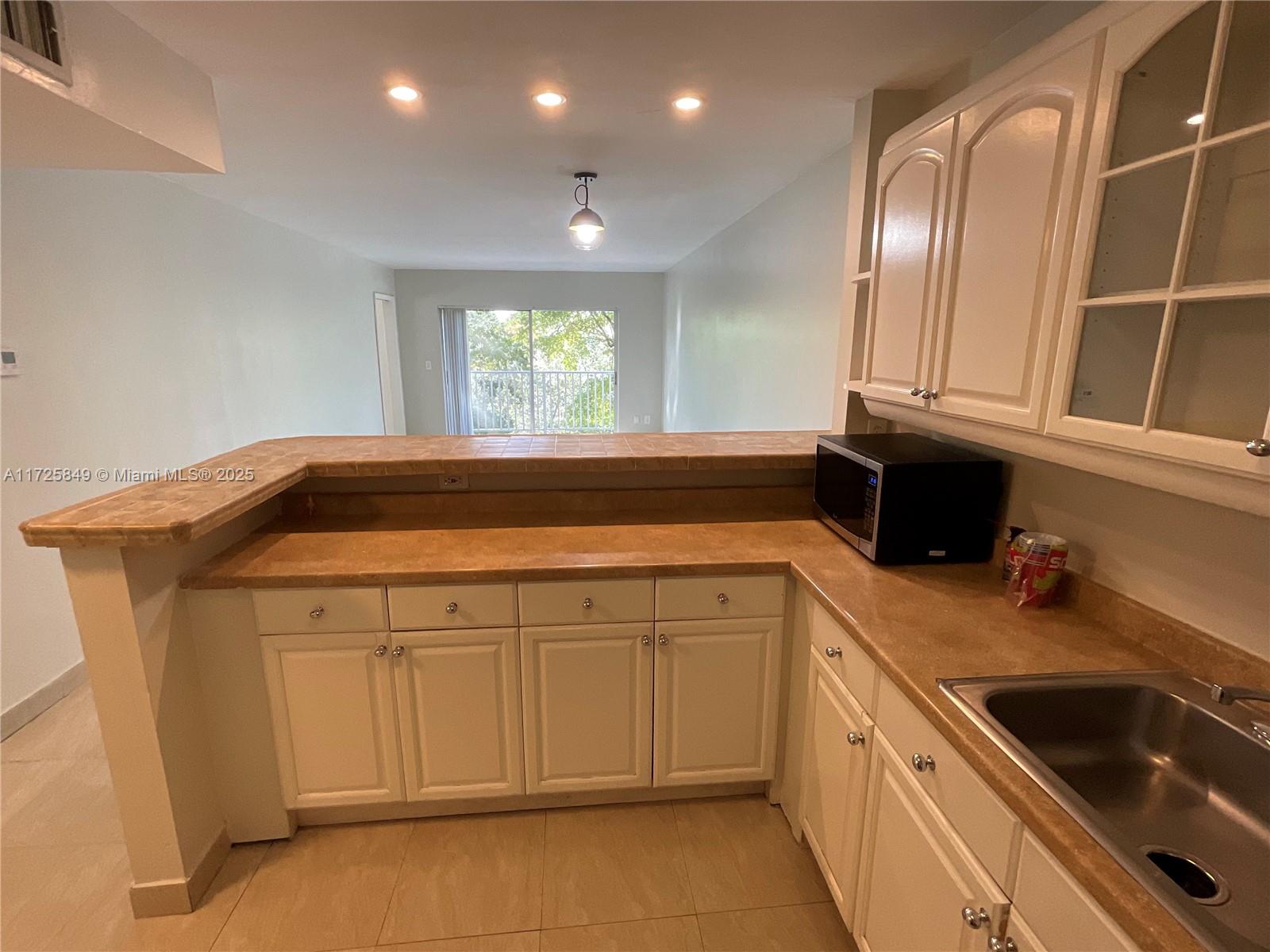 BISCAYNE POINT CONDO - Residential