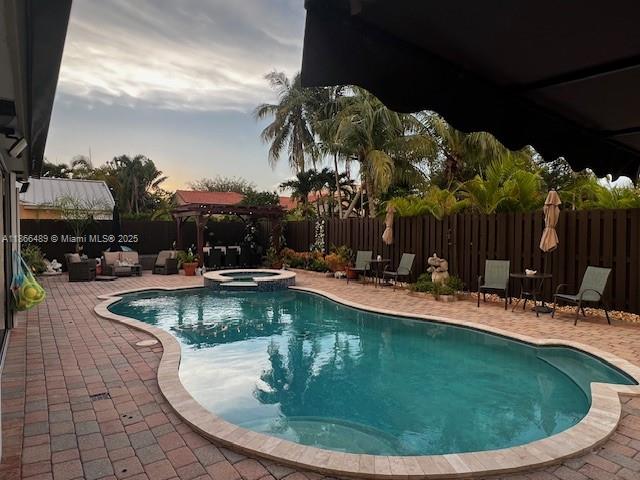 HEFTLER HOMES AT LAGO MAR - Residential