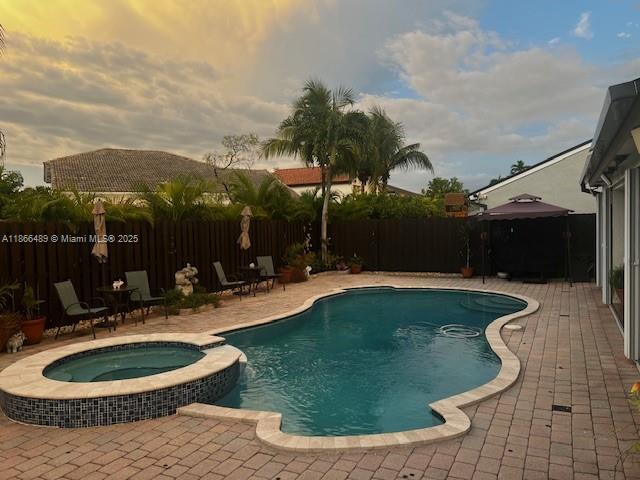 HEFTLER HOMES AT LAGO MAR - Residential