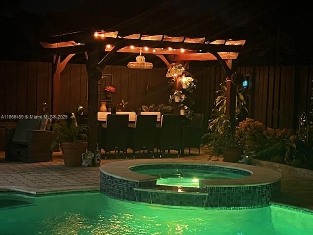 HEFTLER HOMES AT LAGO MAR - Residential