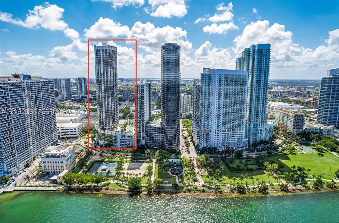 1750 N Bayshore Dr 4305