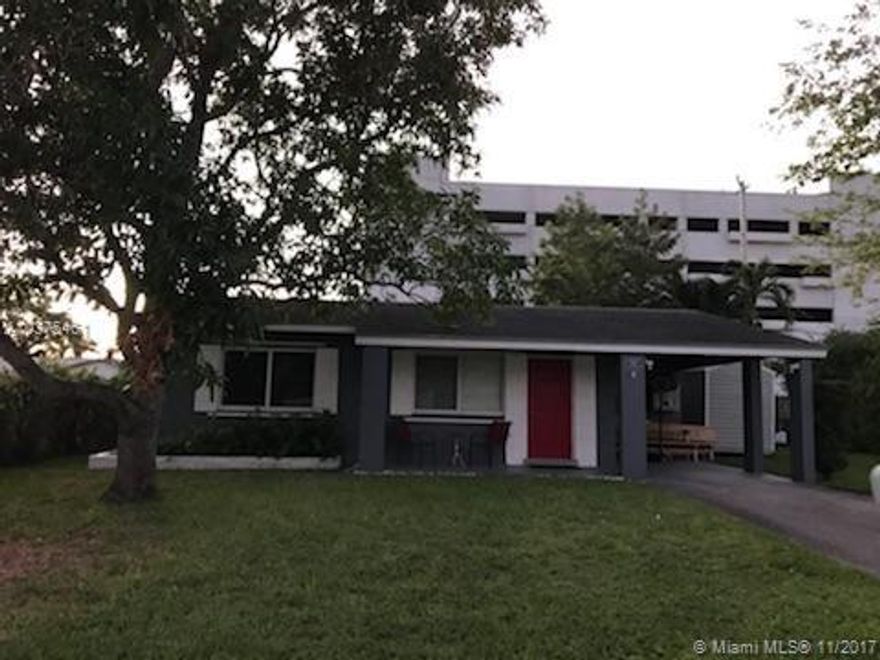 Hollywood Gem ! Perfect 2/1, Completely updated. Laminate floors, new paint,open concept lay out,updated kitchen with s/s appliances and granite counter tops. Landry room with Washer and Dryer. No HOA. Large back yard. Must have 600 credit or better. Non-smoker. Small pets okay. Rental application attached. Contact LA for showing instructions. Available JAN 1 2018