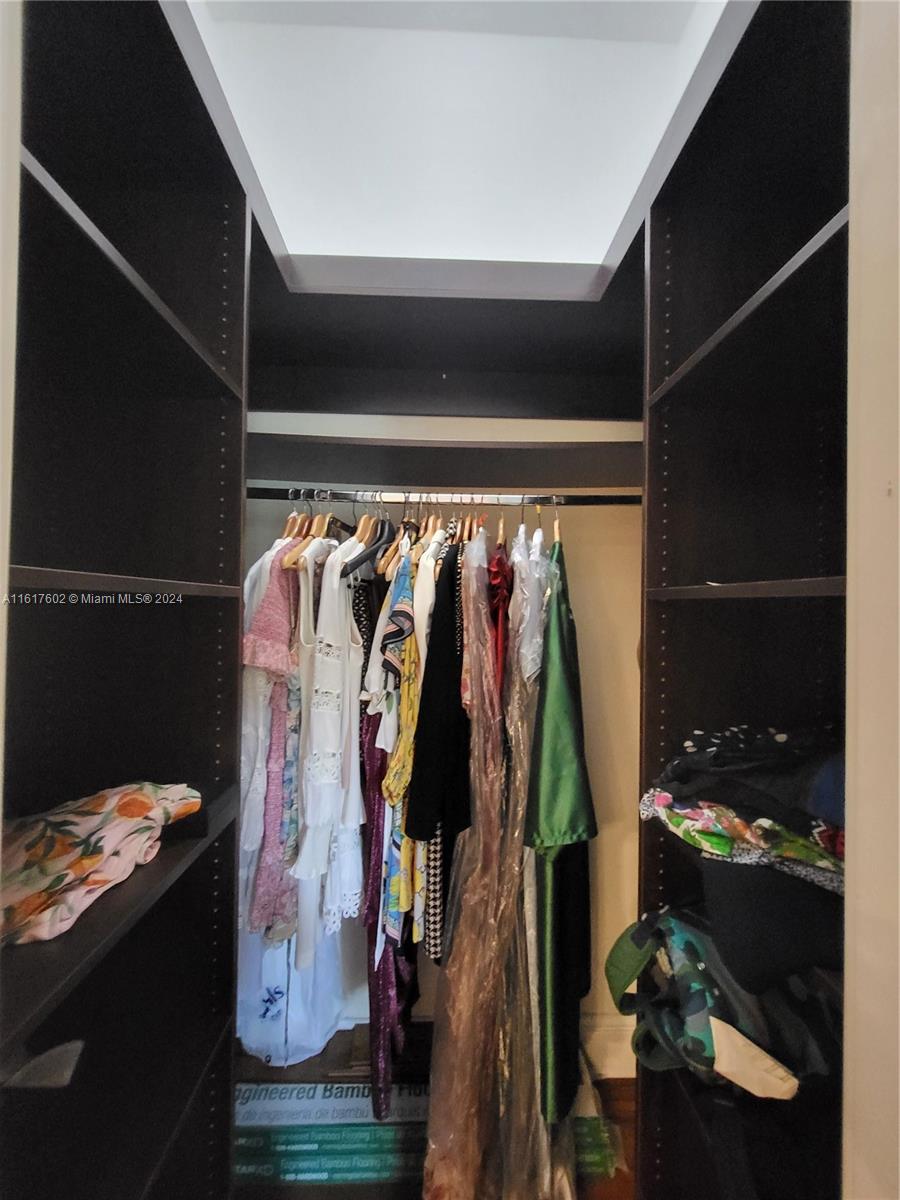 KNOWLES ESTS - Residential