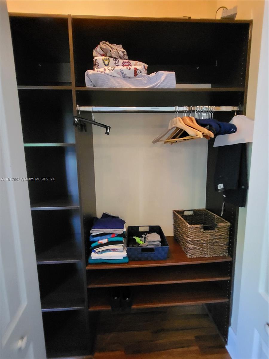 KNOWLES ESTS - Residential