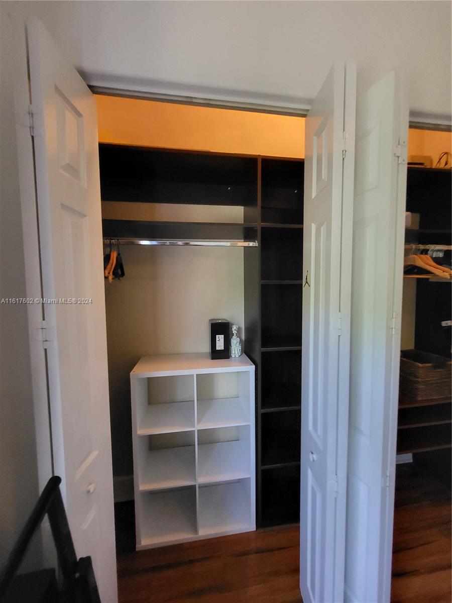 KNOWLES ESTS - Residential