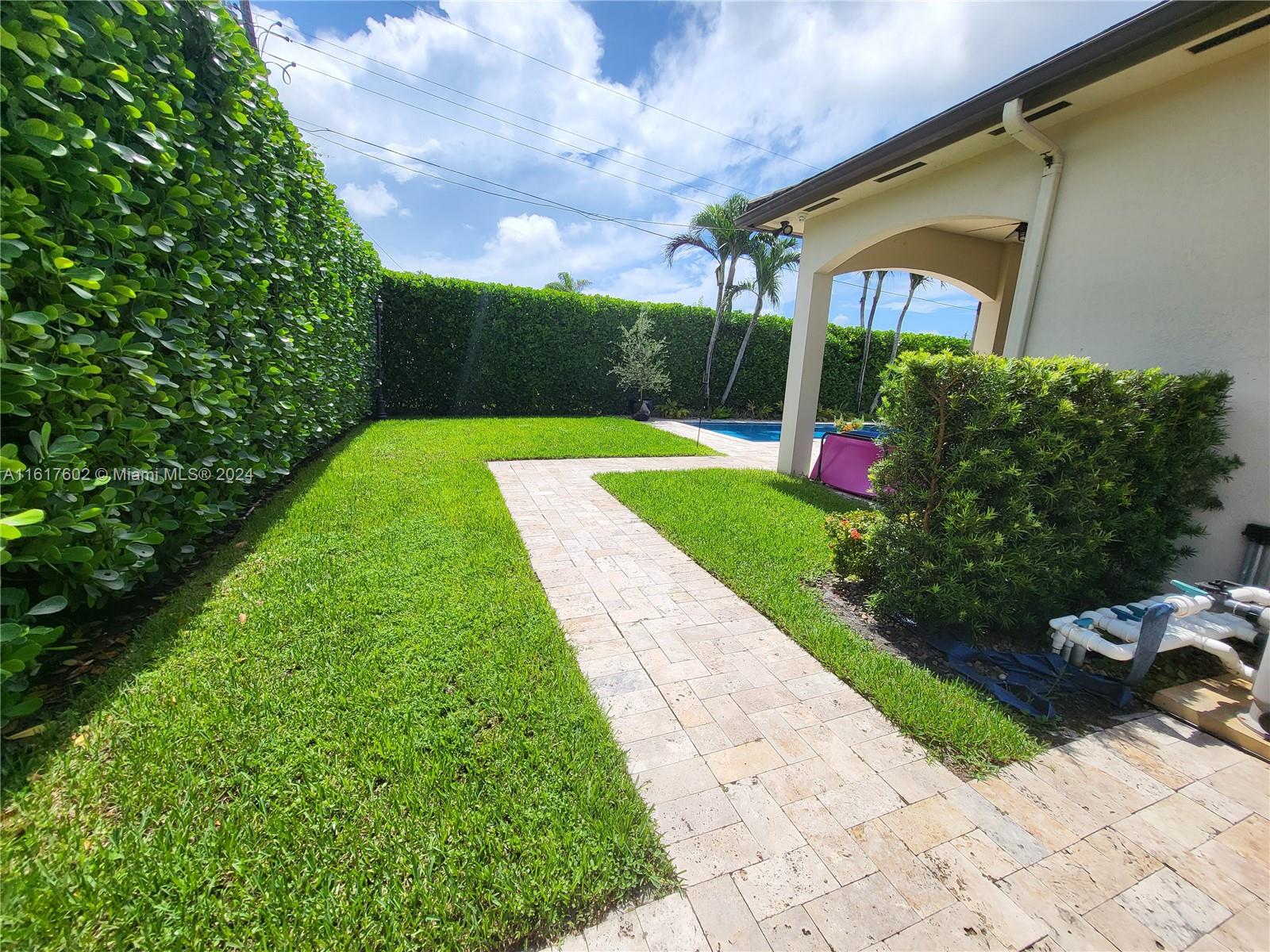 KNOWLES ESTS - Residential