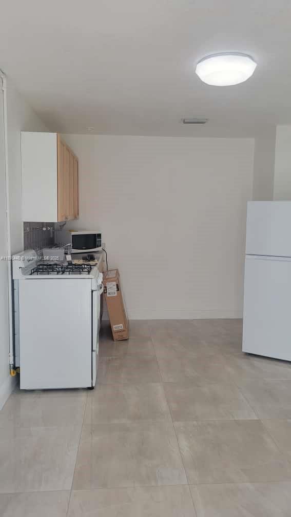 FANTASY ONE - Residential Lease