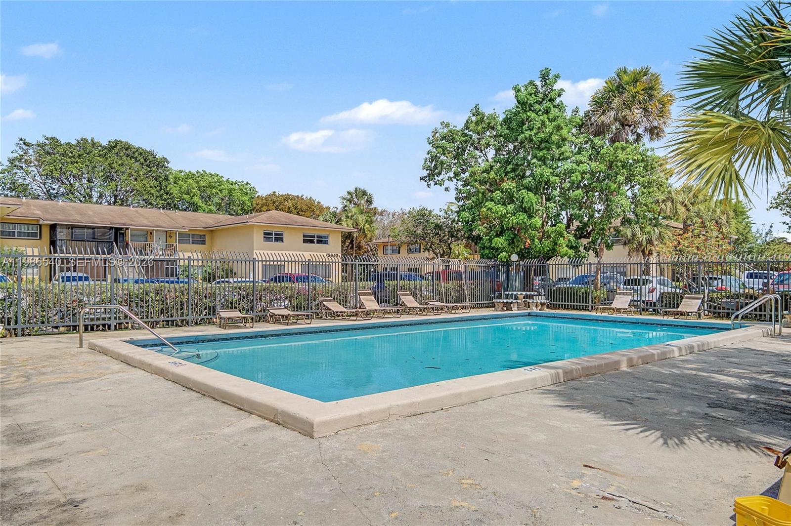 LAKESIDE XI CONDO PH I - Residential