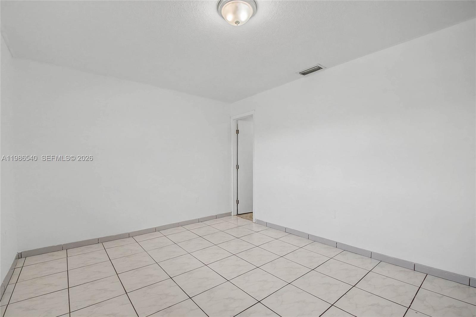 LAKESIDE XI CONDO PH I - Residential