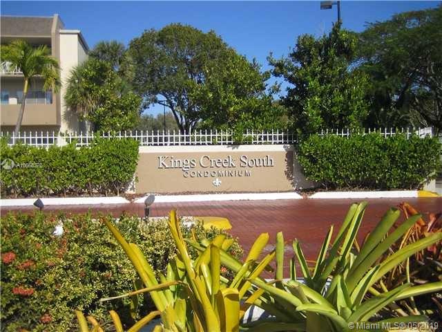 BRIGHT 1/1 UNIT AVAILABLE FOR RENT IN KCS, CORNER UNIT, OPEN VIEW, ALL TILE, FRESHLY PAINTED. WATER AND BASIC CABLE INCLUDED IN RENT.
COMMUNITY OFFERS PRIVATE PARKING, SECURTITY 24HS, 2 SWIMMING POOLS, 2 TENNIS COURTS, CLUB HOUSE, PARTY ROOM, BILLARSD ROOM, NEW GYM AND WEIGHT ROOM.
NO PETS ALLOWED.