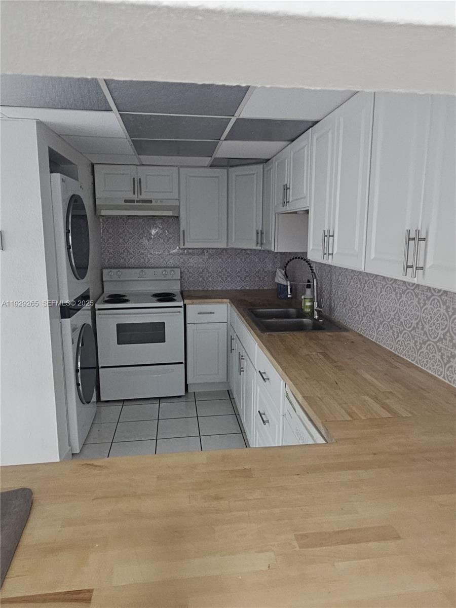 SAMARI LAKE EAST CONDO - Residential Lease