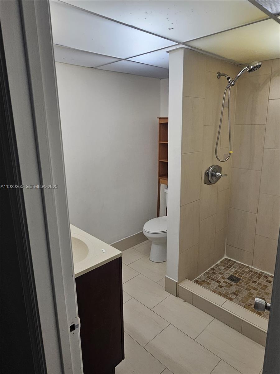 SAMARI LAKE EAST CONDO - Residential Lease