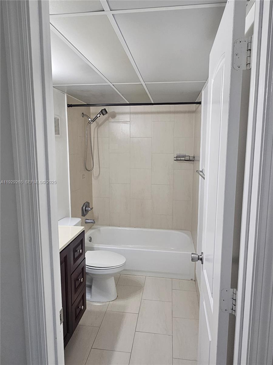 SAMARI LAKE EAST CONDO - Residential Lease