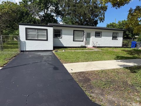 Photo of Hollywood, FL 33023 (MLS # A11885210)