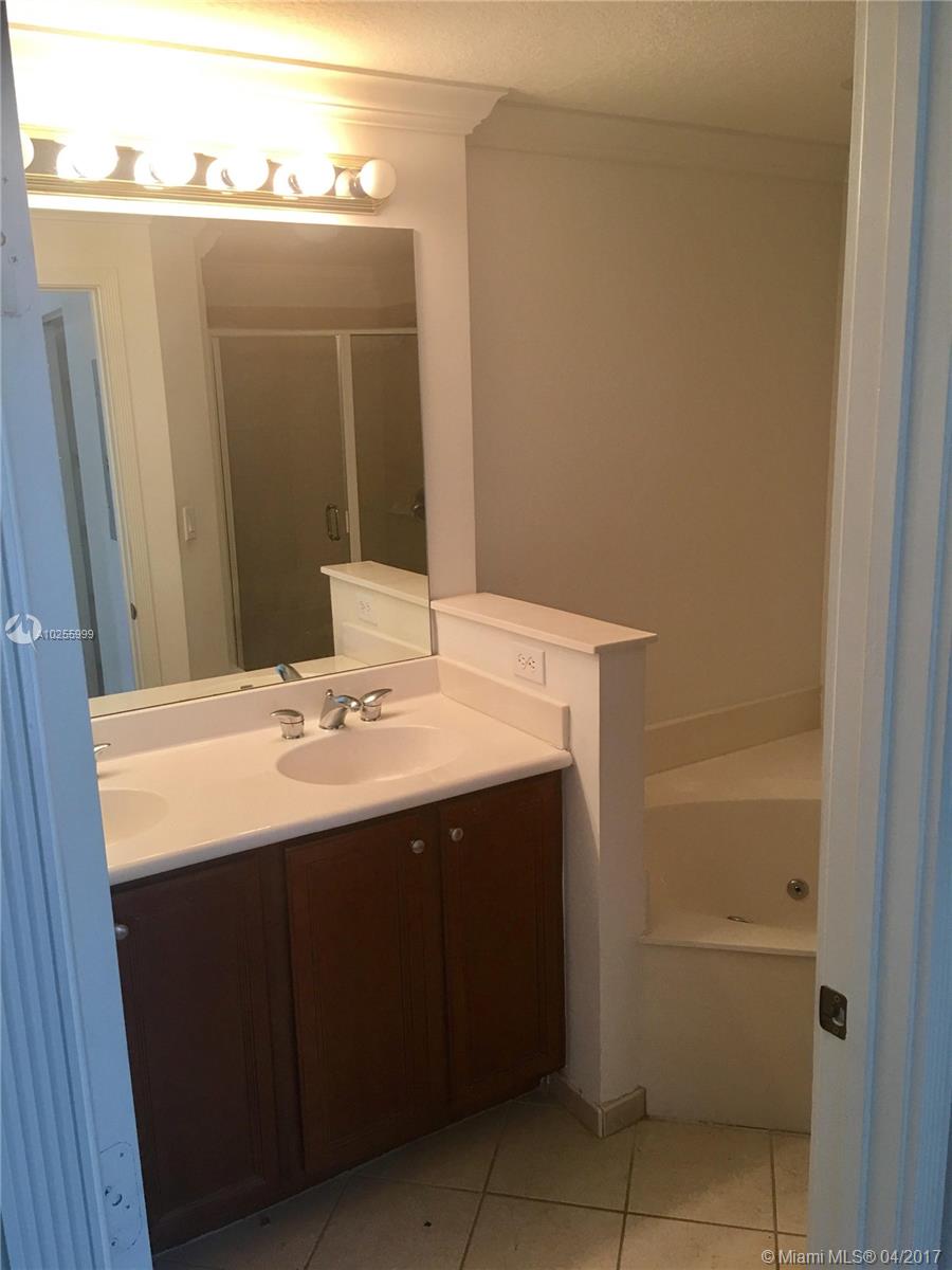 THE GRANDE CONDO - Residential Lease