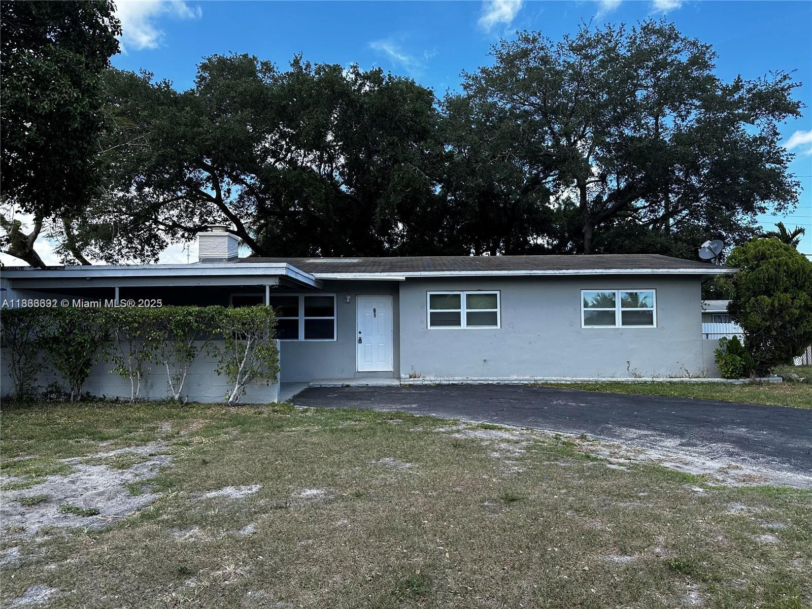 move in special 2 months to move in only ,qualification apply
amazing 3 bedroom 2 bath house w spacious garden and gated entry minutes away from eveything miami has to offer central location