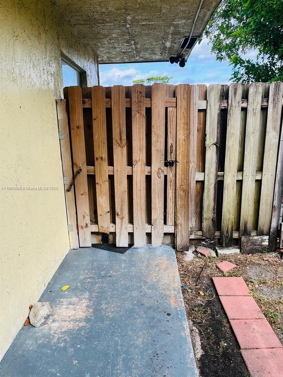 LAUDERDALE NORTH PARK SEC - Residential Lease