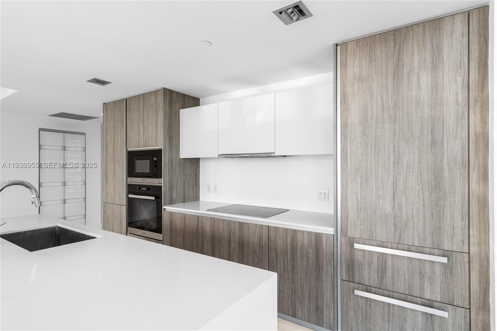 2900 NE 7th Ave 1402