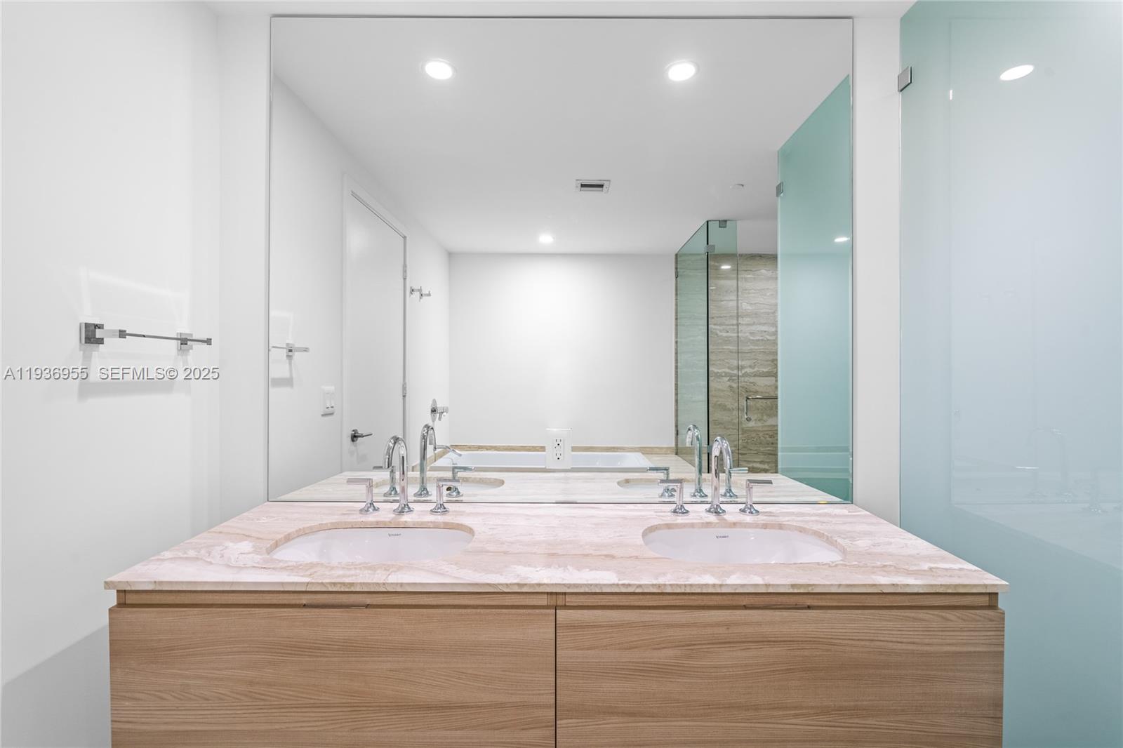 BISCAYNE BEACH CONDO - Residential