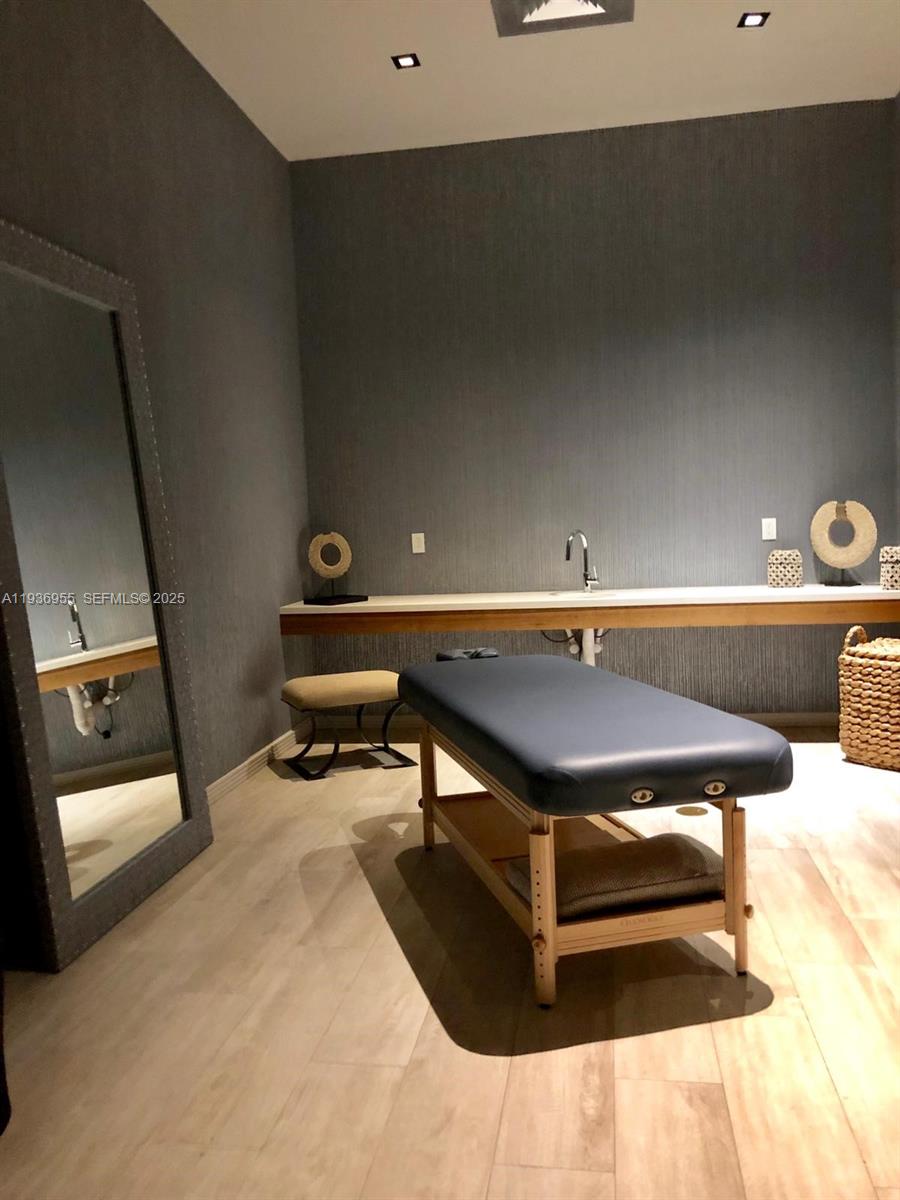 BISCAYNE BEACH CONDO - Residential