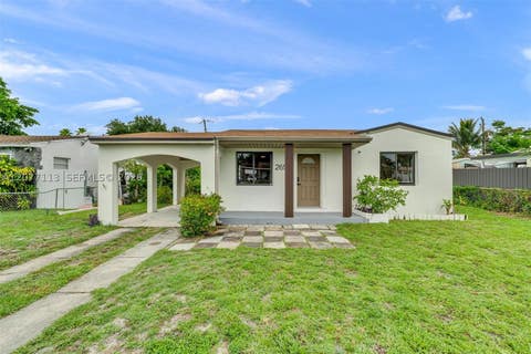 Photo of 2651 Fletcher Ct, Hollywood, FL 33020 (MLS # A12077113)