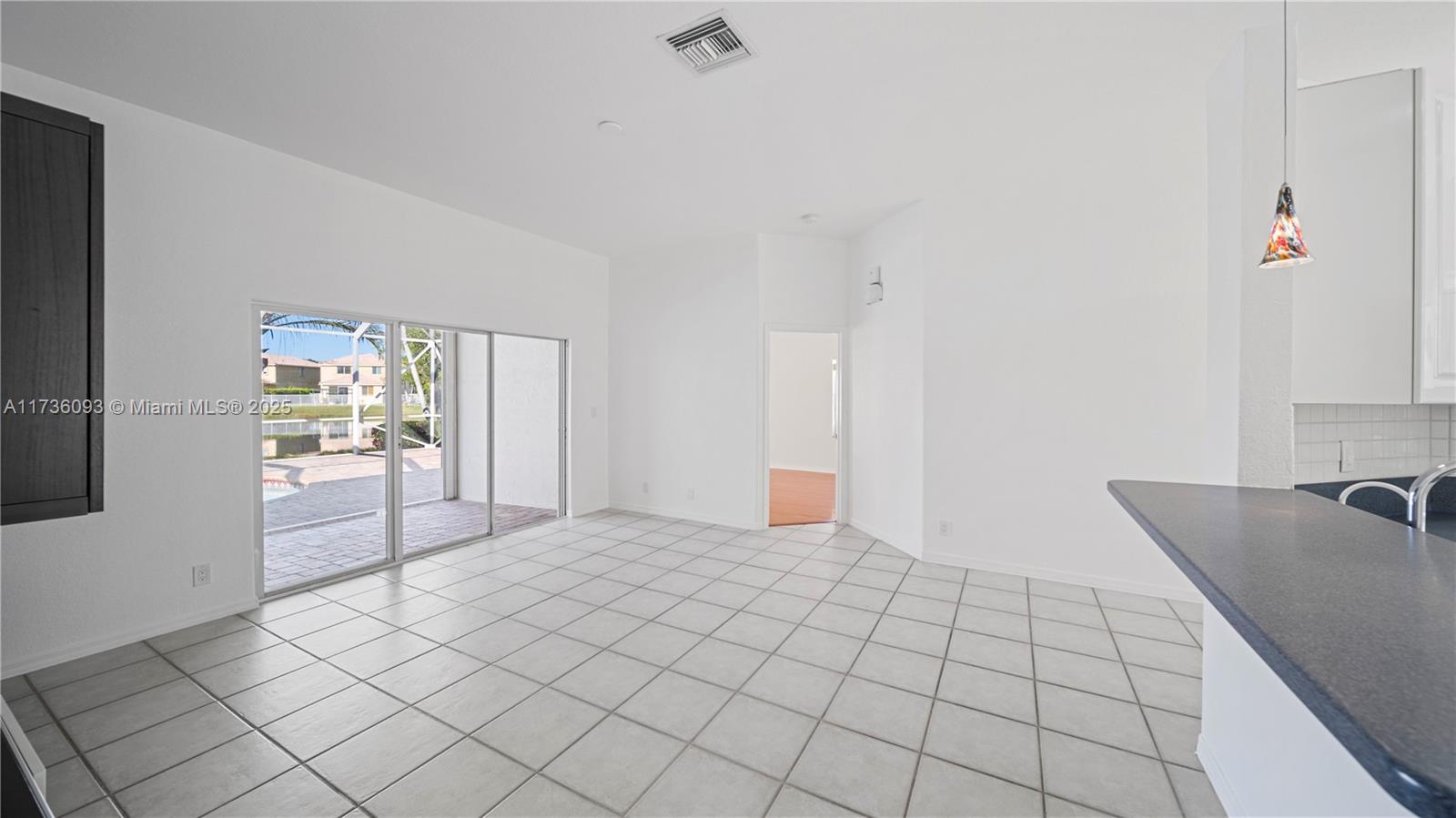 DIAMOND CAY - Residential