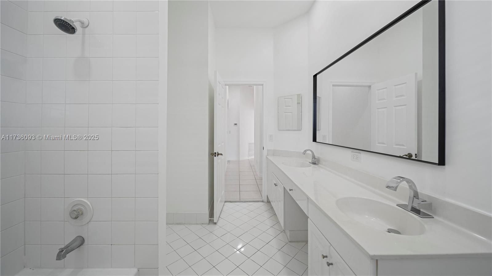 DIAMOND CAY - Residential
