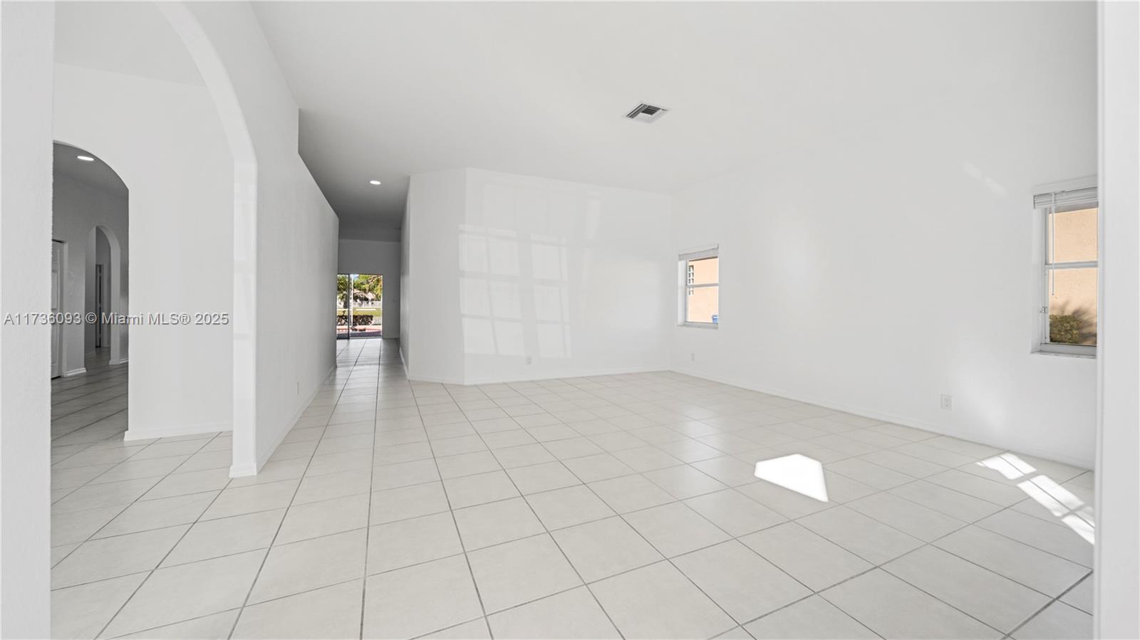 DIAMOND CAY - Residential