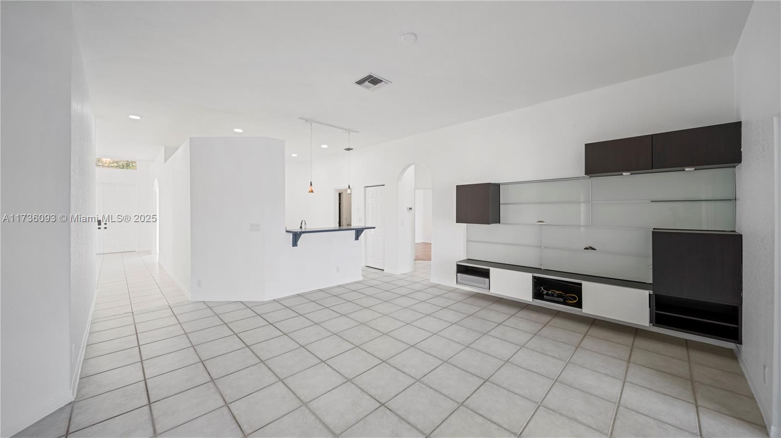 DIAMOND CAY - Residential