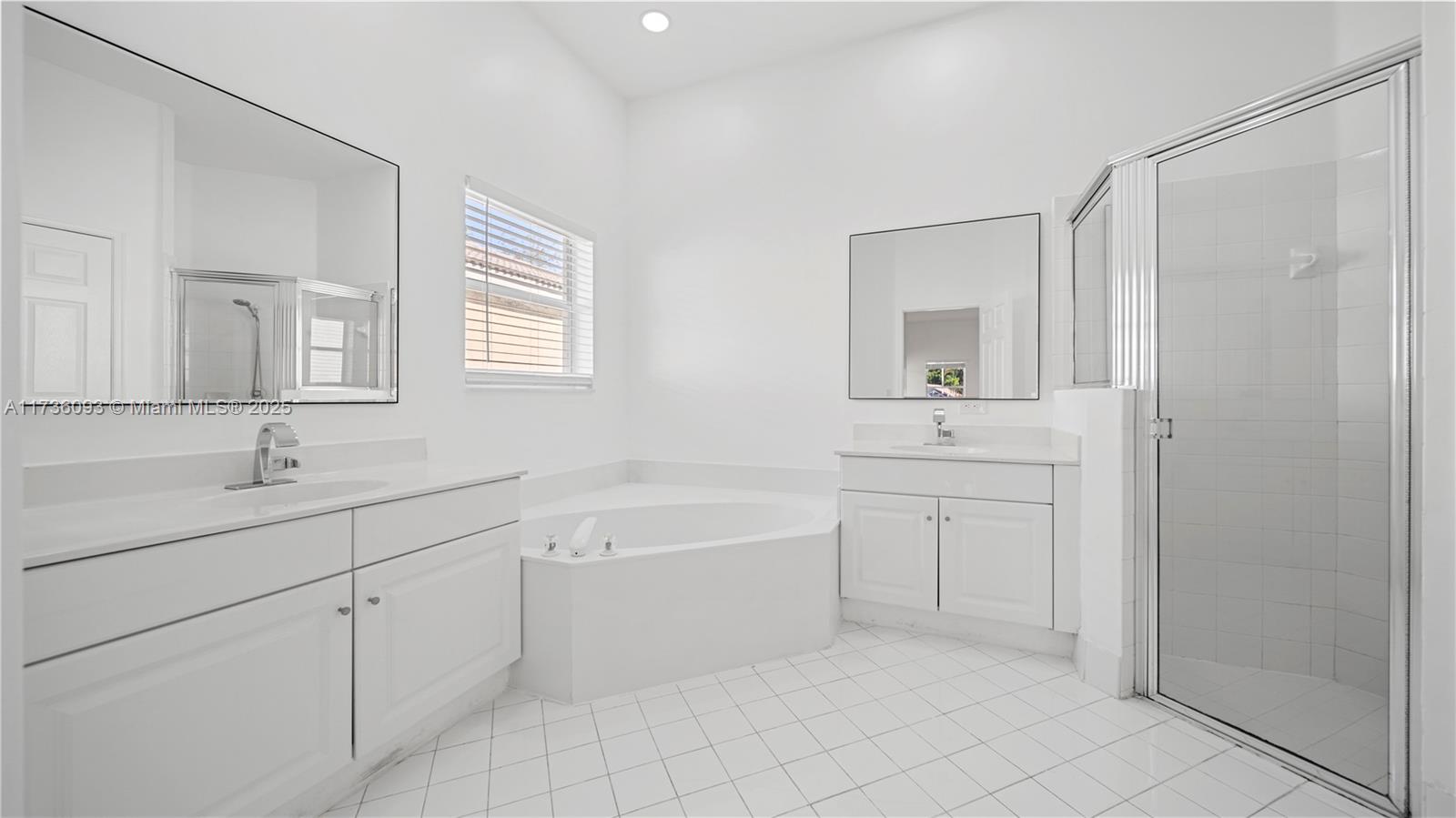DIAMOND CAY - Residential