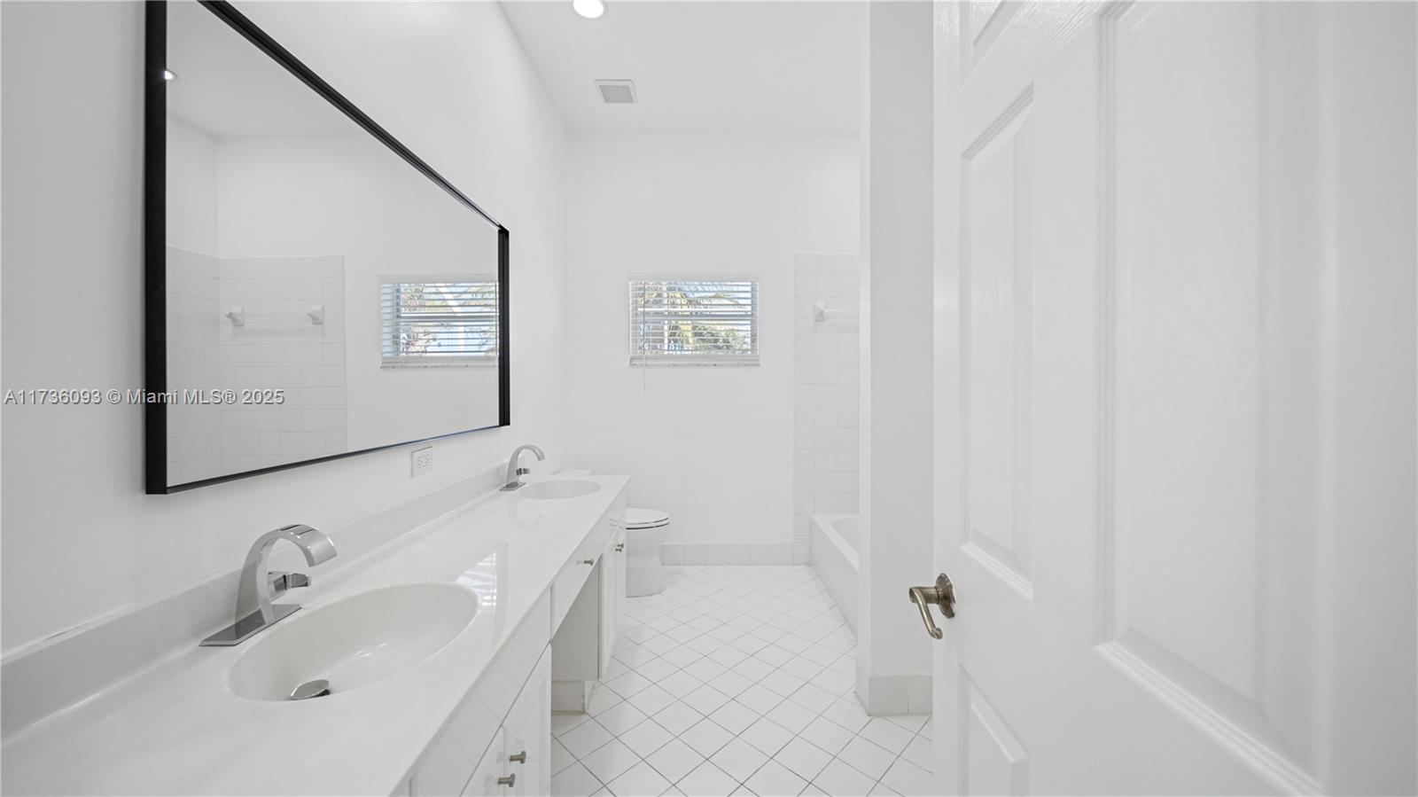 DIAMOND CAY - Residential