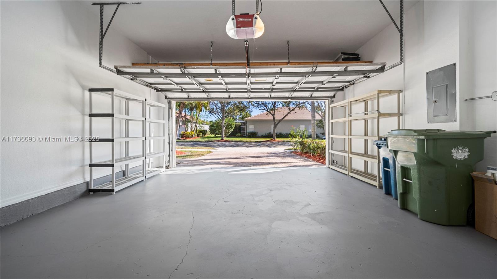 DIAMOND CAY - Residential