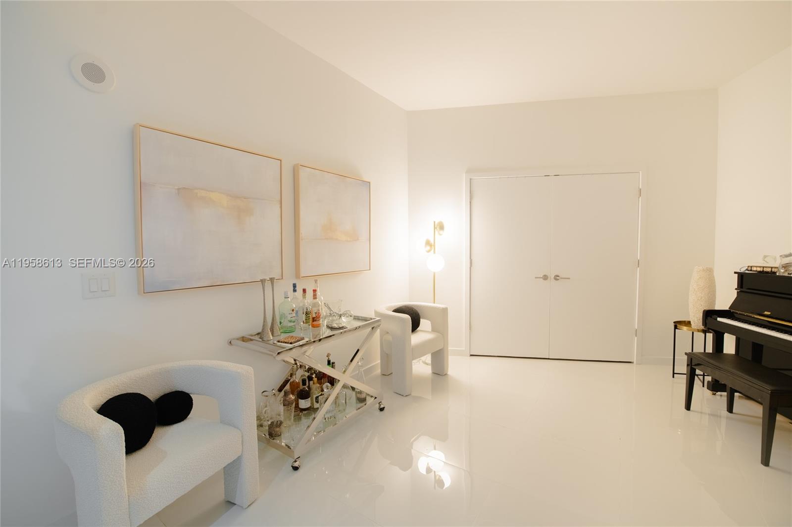 PARAMOUNT MIAMI WORLDCENT - Residential Lease