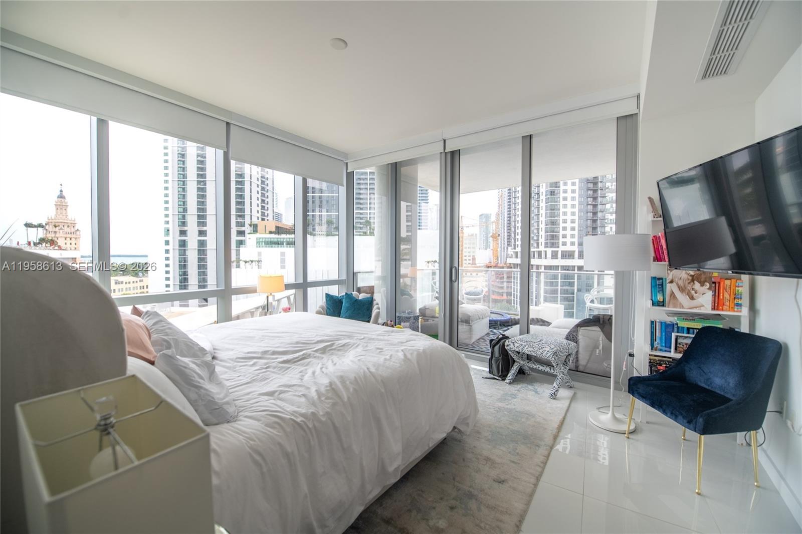 PARAMOUNT MIAMI WORLDCENT - Residential Lease