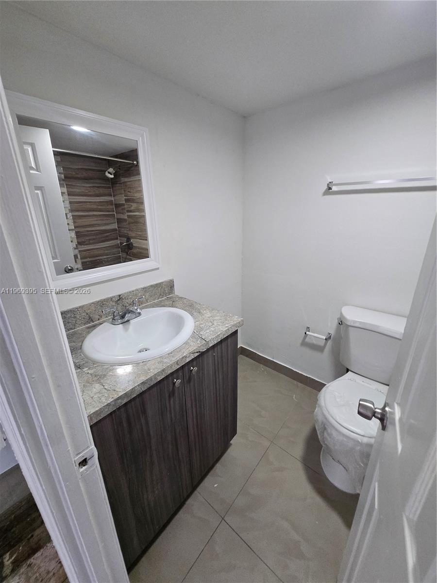 LOS PALACIOS BY MIAMI LAK - Residential Lease