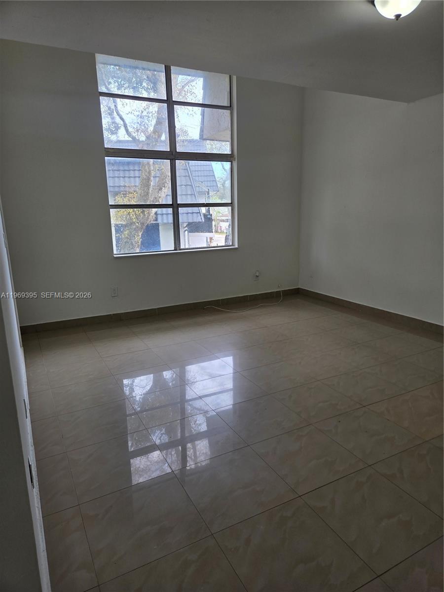 LOS PALACIOS BY MIAMI LAK - Residential Lease