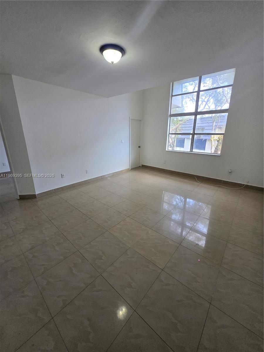 LOS PALACIOS BY MIAMI LAK - Residential Lease