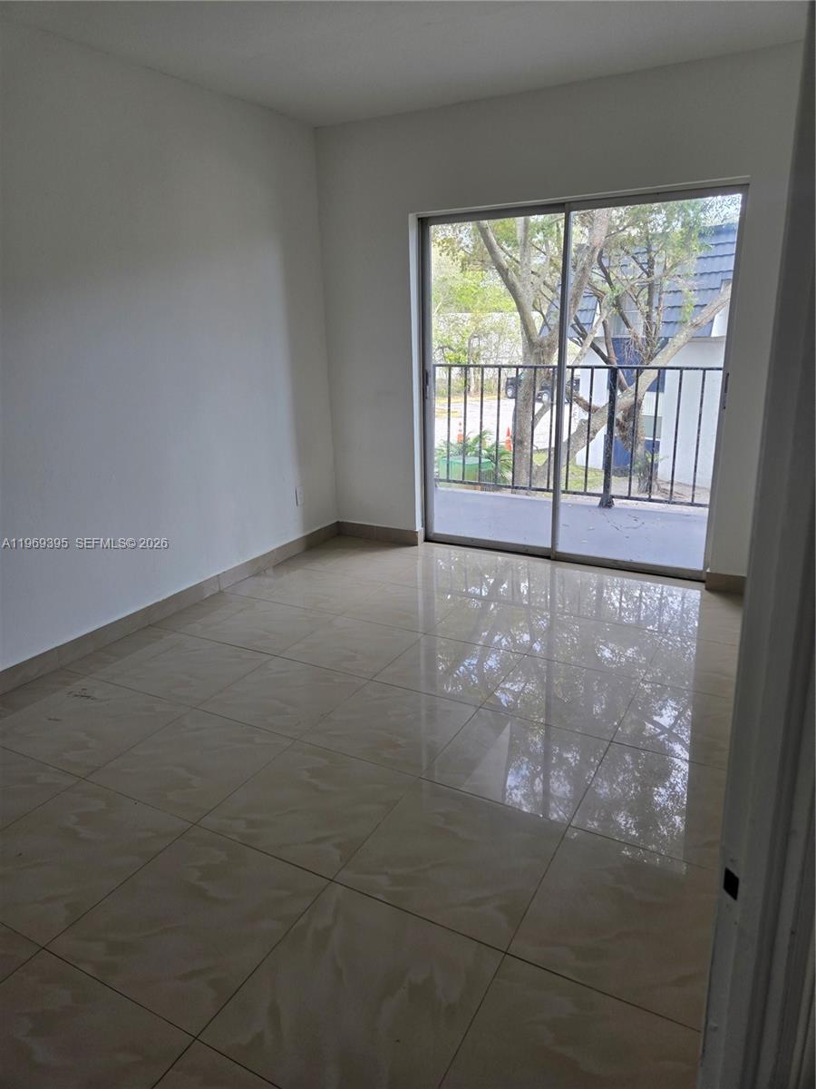 LOS PALACIOS BY MIAMI LAK - Residential Lease