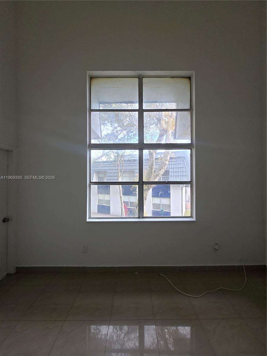 LOS PALACIOS BY MIAMI LAK - Residential Lease