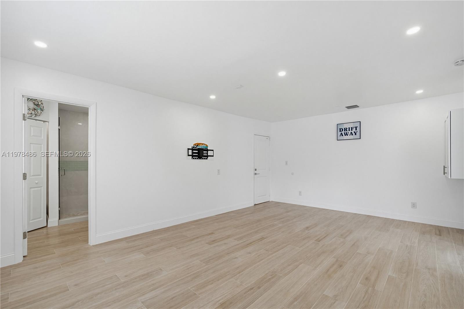 OAKLAND ACRES - Residential