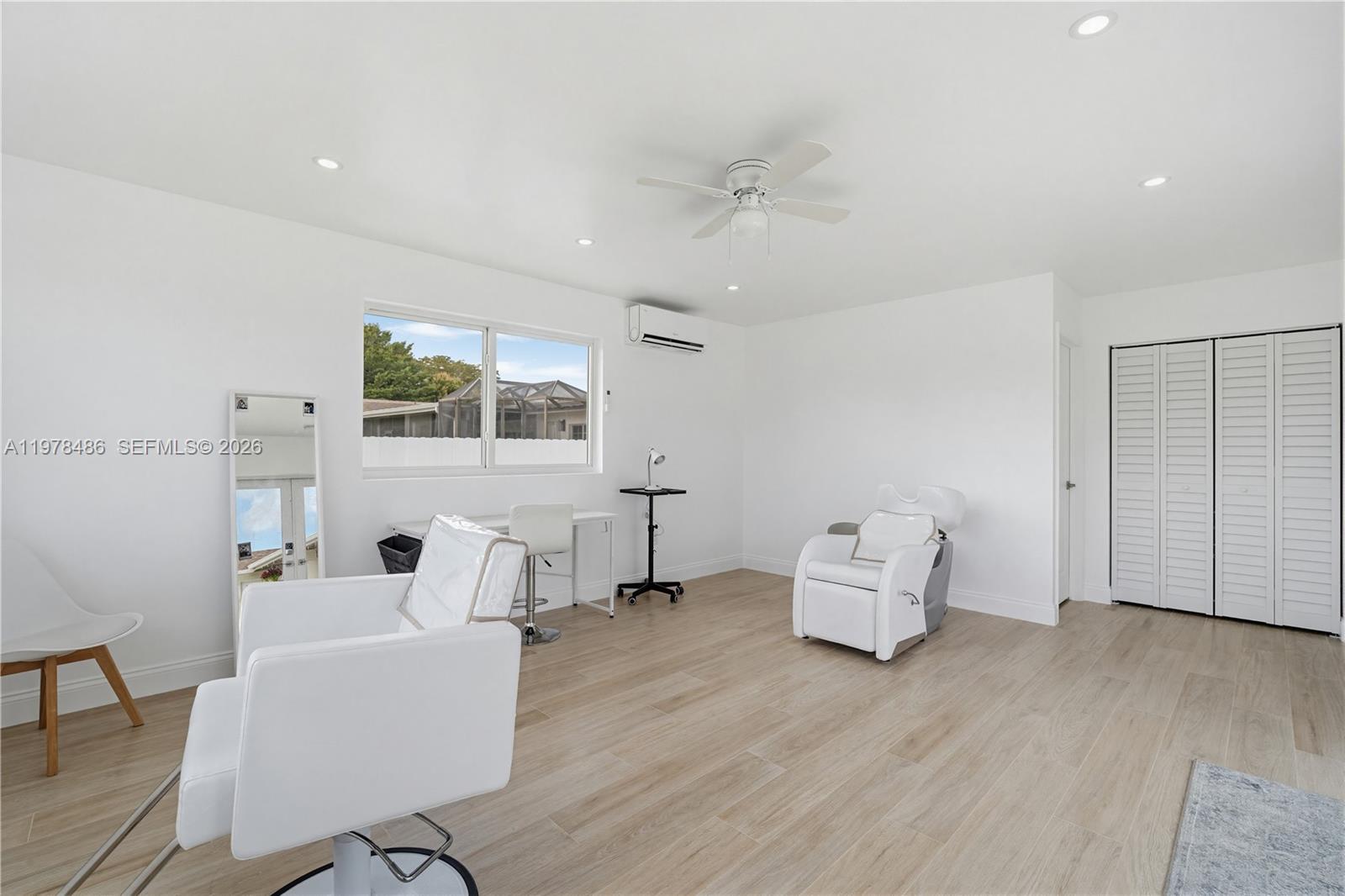 OAKLAND ACRES - Residential